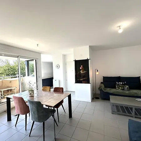 Apartment Elegant A Fouras: Proche Centre-ville Et Avec Terrasse Et Balcon - Fr-1-709-73 Fouras