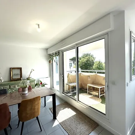 Elegant A Fouras: Proche Centre-ville Et Avec Terrasse Et Balcon - Fr-1-709-73 Fouras