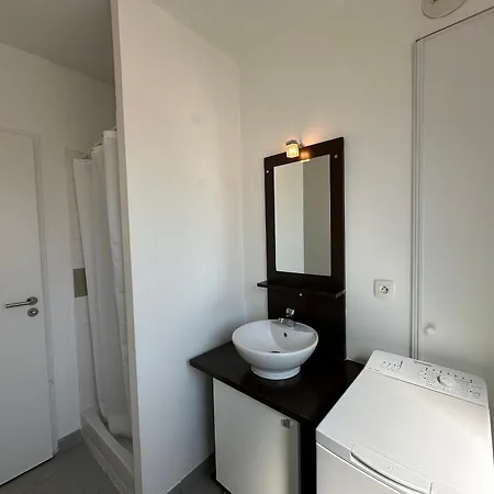 Elegant A Fouras: Proche Centre-ville Et Avec Terrasse Et Balcon - Fr-1-709-73