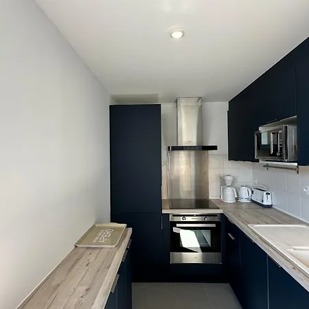Appartement Elegant A Fouras: Proche Centre-ville Et Avec Terrasse Et Balcon - Fr-1-709-73 Fouras