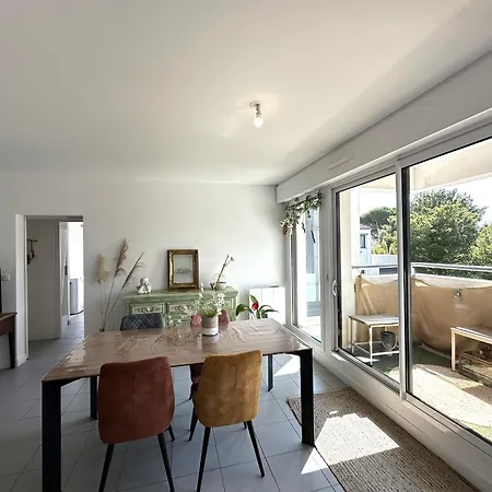 Elegant A Fouras: Proche Centre-ville Et Avec Terrasse Et Balcon - Fr-1-709-73