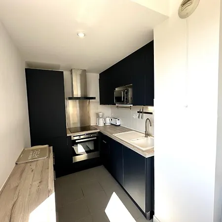 Elegant A Fouras: Proche Centre-ville Et Avec Terrasse Et Balcon - Fr-1-709-73 Fouras